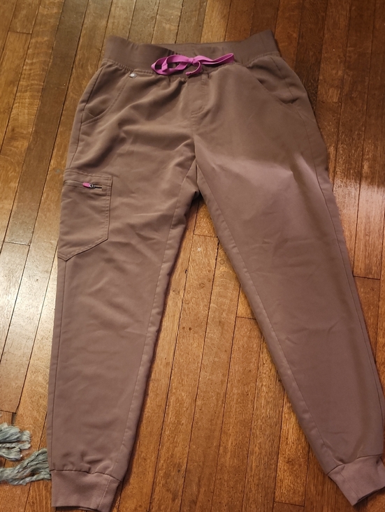 Figs Other - Figs Technical Collection Top And Jogger Pants in Smoky Taupe. S